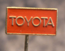 TOYOTA JAPAN: Schriftzug - Anstecker, selbstbewusste Wortmarke, ROT ohne Gedöns