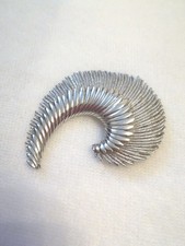 Brosche mit Perlen 70 Iger