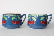 2 antike Tassen Opaque