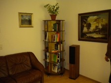 Bücher Drehregal mit massiven Edelstahlfüßen. Schreinerarbeit in Birke Multiplex