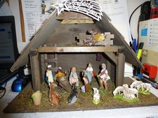 Weihnachtskrippe mit Figuren gebraucht - sehr alt - aus Familienbesitz