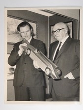 Graham Hill F1 Fahrer Golden Arrow Modellauto RAC Ausstellung 1972 Vintage Pressefoto