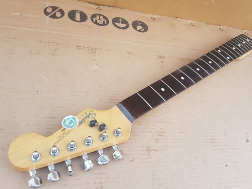 1986 squier fender - by,