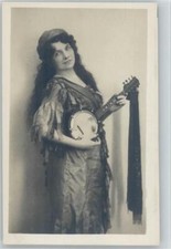 12040719 - Foto AK Mignon Zigeunerin mit einem Banjo, Mandoline oder Laute  
