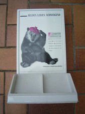 Verkaufsdisplay mit Bär als Blickfang