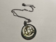 Halskette mit Anhänger