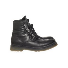 Kim Kay, Schnürstiefel