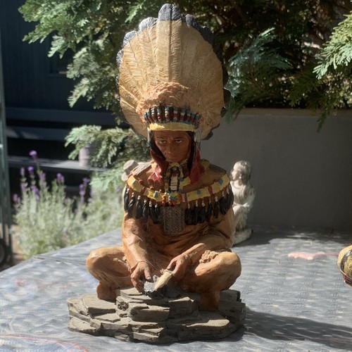 Dekofigur indianer sitzend mit - dekofigur,