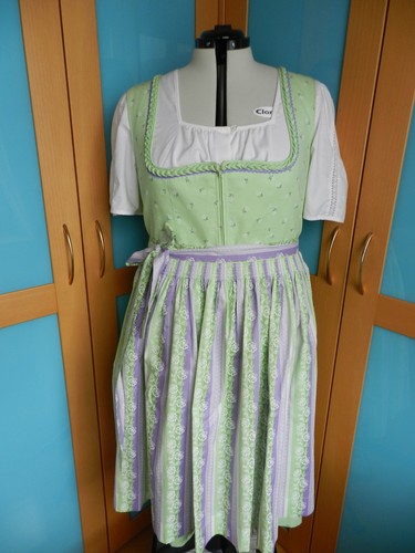 Dirndl apfelgrün mit blumen - dirndl,