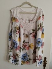 luftiges Top mit Blumenmuster, wenig getragen, Gr. 54
