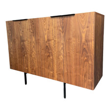 Pastoe Sideboard Frame Roger 4 Türig Nussbaum Funiert Gestell und Griffe 