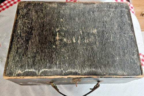 Alter stabiler holzkoffer mit - alter,