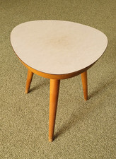 Nierentisch 3-Bein Blumenhocker Polygon ca. 30cm Höhe 31cm Tischplatte weiß Top