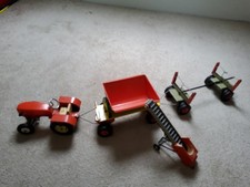 Steiff Traktor mit Zubehör Anhänger Holzanhänger Förderband und Traktor 