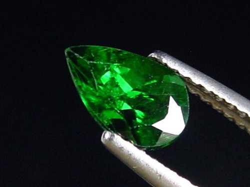 Tsavorit granat tsavorite - tsavorit, /