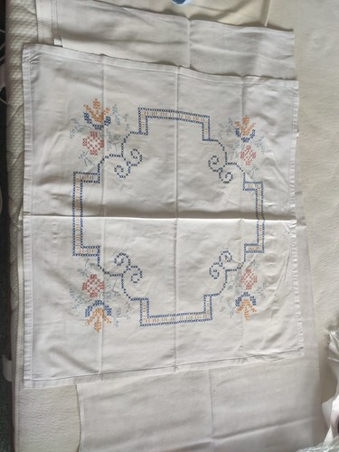 Kleine gestickte tischdecke - kleine,