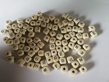 97 Holz-Buchstaben-Perlen 1 x 1 cm