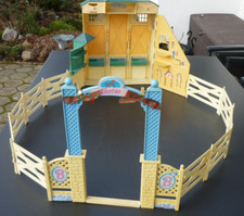 Barbi Pferdebahn - Pferdestall mit Reitbahn