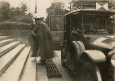 Foto Kaiser Wilhelm II steigt aus dem Auto, Treppe - 11293105