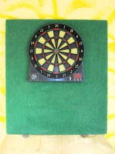 ☀E-Dart_Scheibe_OUTDOOR_vorbereitet_Batteriebetrieb_auf_Kunstrasenplatte_80x90cm