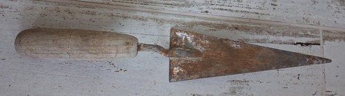 Antiker dreieckiger maurerkrug - dreieckiger,