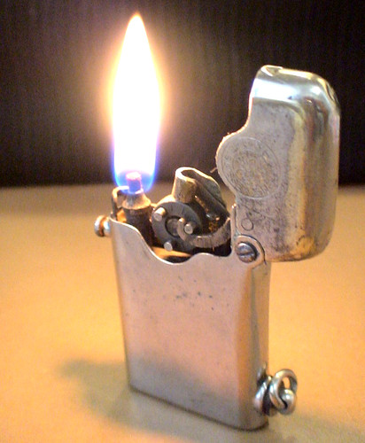Altes feuerzeug thorens - --,