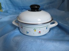 Kleiner Topf mit Deckel