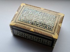Orientalische Schmuckdose - Perlmutt-Intarsien – Handarbeit – ca. 10×6,5×4,3 cm