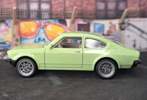 Matchbox opel kadett - 1/64, c