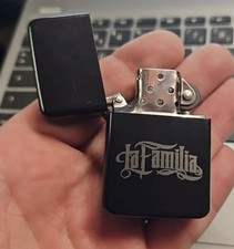 La Familia Benzinfeuerzeug