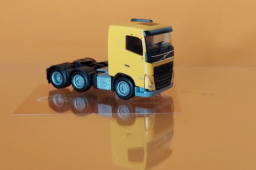 Herpa 313735 002 volvo - fh, fd