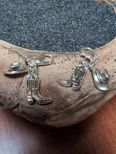 2  x Cowbstiefel mit Hut ca. 1,9 cm Charm Anhänger Karabiner Schmuck DIY basteln