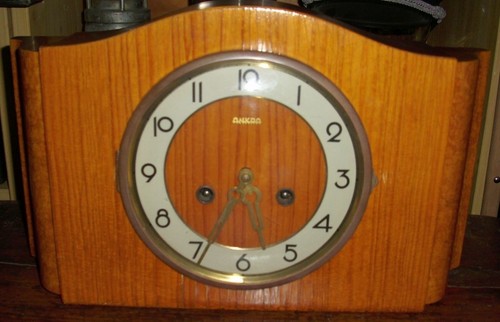 Kleine wanduhr mit schlagwerk - kleine,