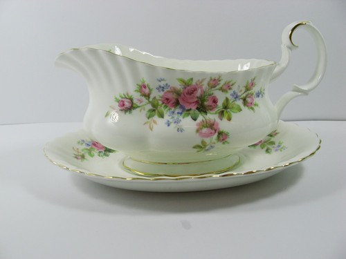 Royal albert moss rose - moss,