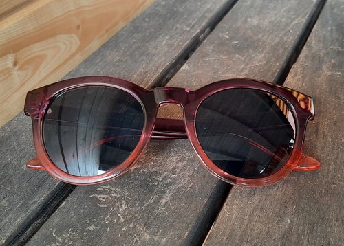 Sonnenbrille rot lila - , pink