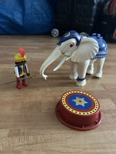 Albino Elefant Mit Dompteur -