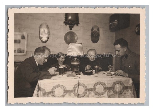 Familie beim essen mit - essen,