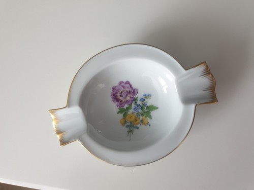 Kleine schale mit - mit, goldrand