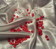 100 Satinherzen Streuherzen Hochzeit Deko zur Hochzeit Taufe Streudeko rot Neu !