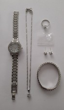 Set aus Armbanduhr, Kette