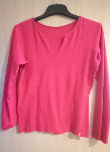 Rotes langarmshirt mit - rotes,