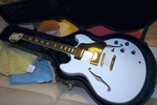 Larry Carlton H7 Semiakustikgitarre weiss