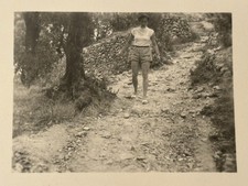 ❤️Vintage Original Foto schöne Frau Bergpfad Kurze Hosen Beine Mode 50er SW ~6x5