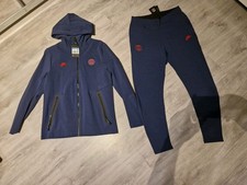 Nike Tech Fleece Paris Anzug M