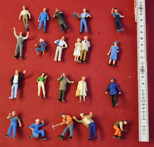 Kunststoffiguren aus - 20,