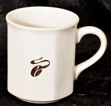 1  (von 3 )  Tchibo Kaffeebecher Henkelbecher eckig Goldbohne Tasse weiß eckig
