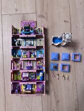 Polly Pocket Deluxe Mansion Stapelvilla, 6 Zimmer + Pool + 4 Figuren 