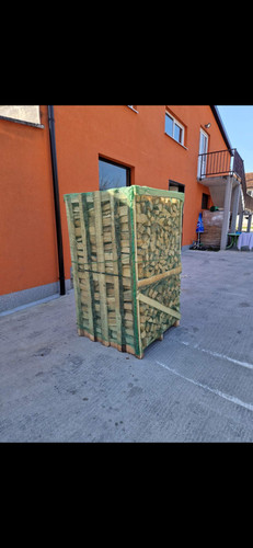 Getrocknetes brennholz reine - getrocknetes, brennholz,reine