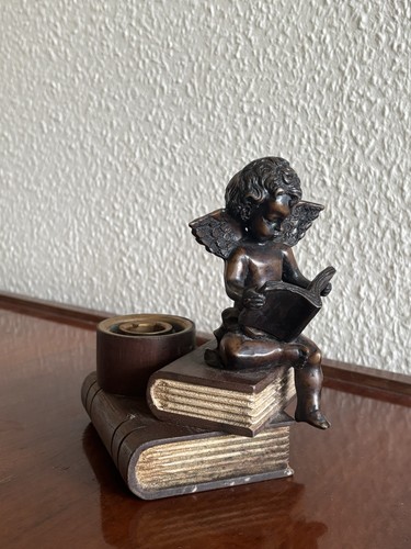 Holzfigur putto engel lesend - putto,