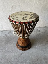 Schöner handgeschnitzter Djembe mit Kuhfell – mit Tragegriff